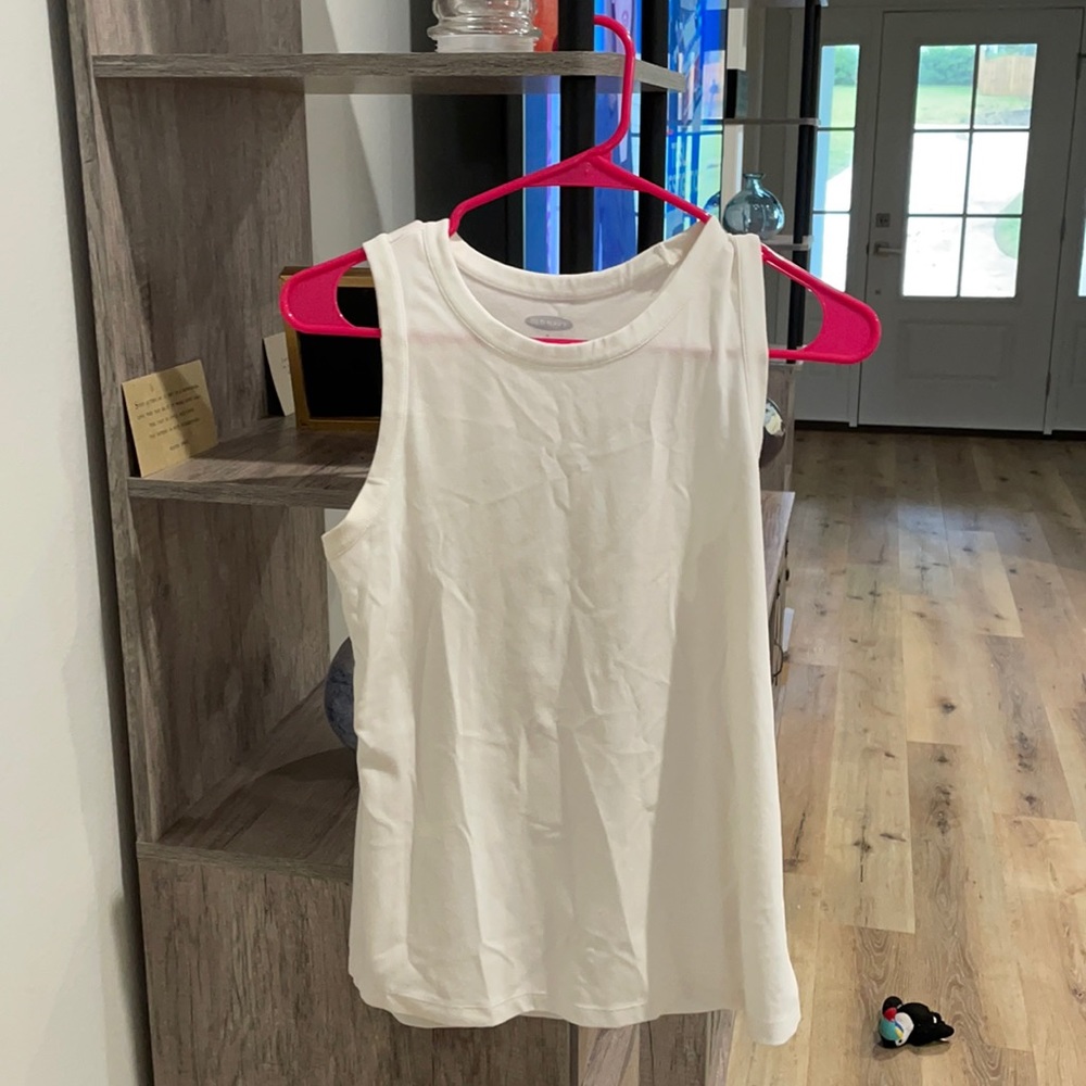 Old navy white tank top size medium.
